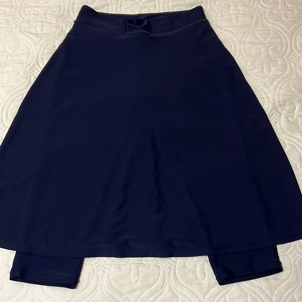 Hiworld, size Medium, navy athletic skirt with attached leggings